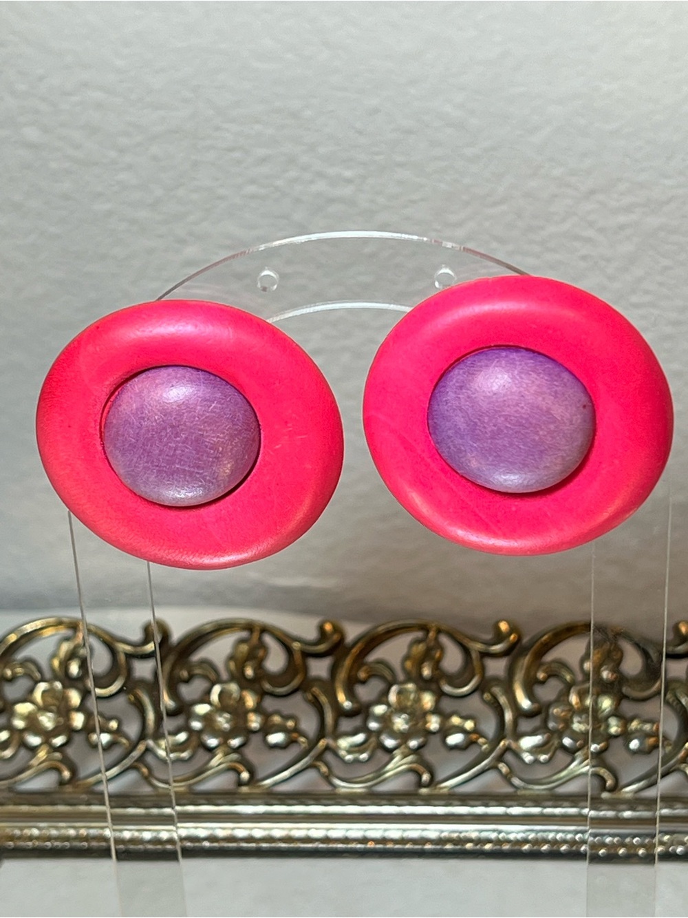 ☀️☀️2/$10 Vintage Pink and Purple Painted Wood Button Clip Back Clip On Earrings - Picture 5 of 9